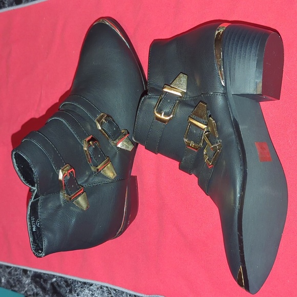 Refresh Shoes - REFRESH Party-91 Buckled Zipper Ankle Booties 7.5